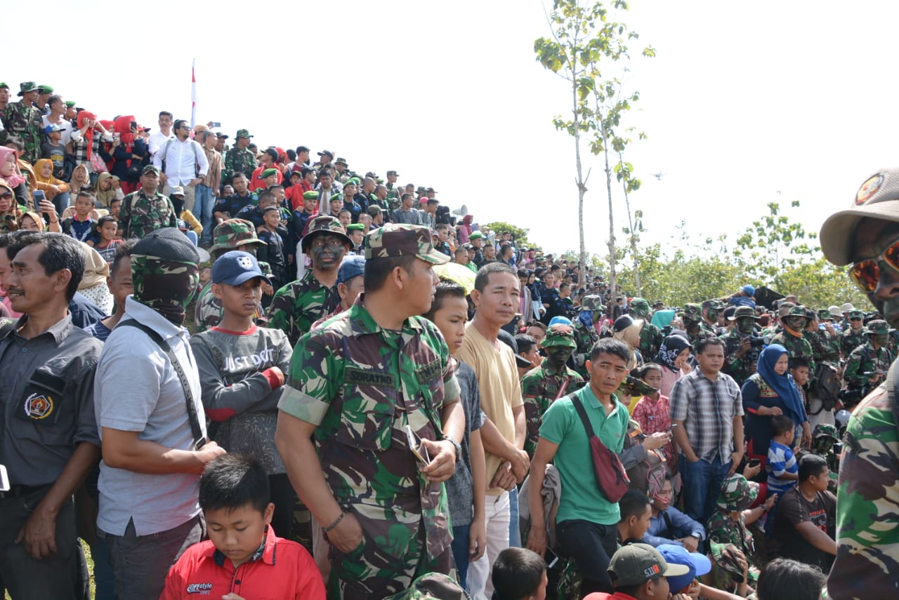 Ribuan Masyarakat Banjiri Dan saksikan Langsung Latihan Ancab TNI AD 2018