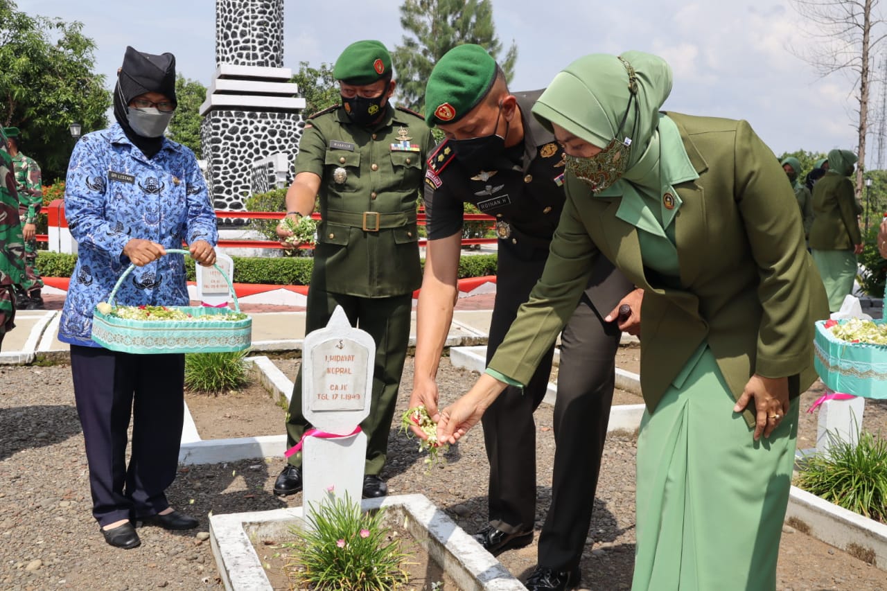 Peringati Hari Juang TNI AD, Dandim Pemalang Pimpin Ziarah Rombongan di TMP Jayana Sureng Yudha